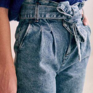 SEZANE Austin jeans. Retro acid wash, sophisticated pleated waist.